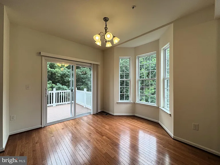 3639 Glouster Dr — Photo 5