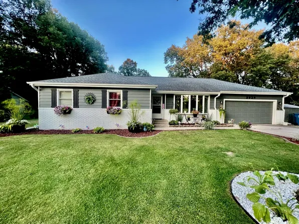 3924 Hershman Dr, Wheatfield, IN 46392