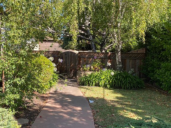 2nd image of 261 Linfield Dr APT 2