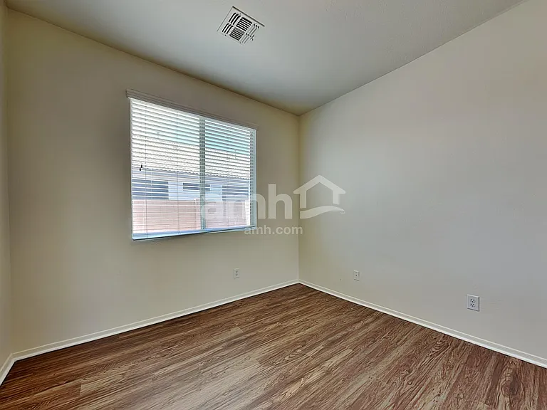 7225 S 73rd Dr — Photo 16
