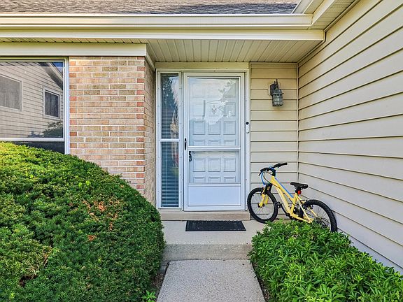 3rd image of 664 Claridge Cir
