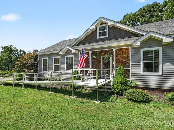 140 Broome Farm Ln, Mooresville, NC 28115