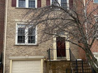 3935 Barcroft Mews Ct, Falls Church, VA 22041