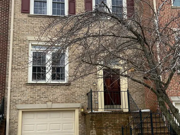 3935 Barcroft Mews Ct, Falls Church, VA 22041