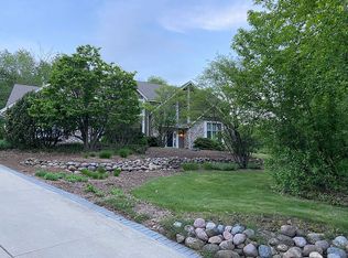 1476 Hilltop View Ct, Hubertus, WI 53033