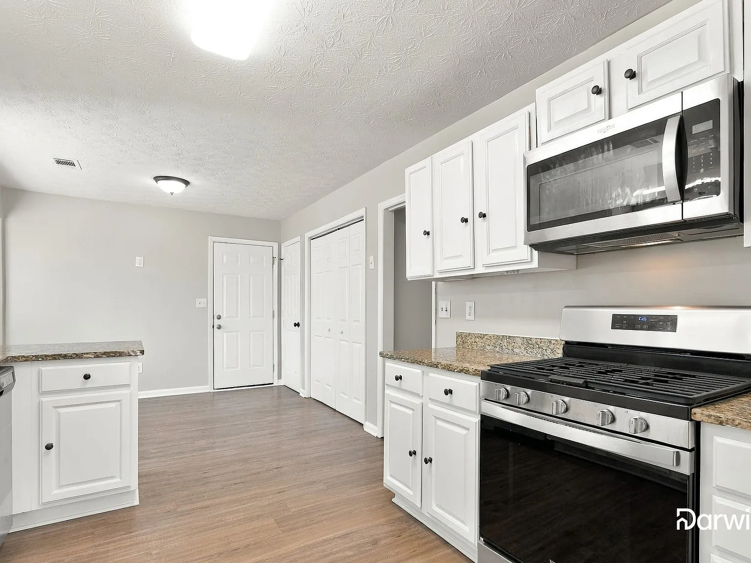 3 bed, 2.0 bath, 2141 sqft, $1,799 — Photo 4