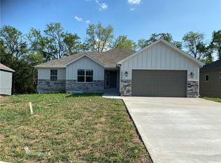 19955 W 221st St, Spring Hill, KS 66083