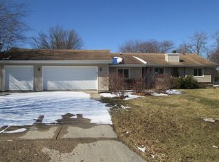 1521 Arnold Ave, Rockford, IL 61108