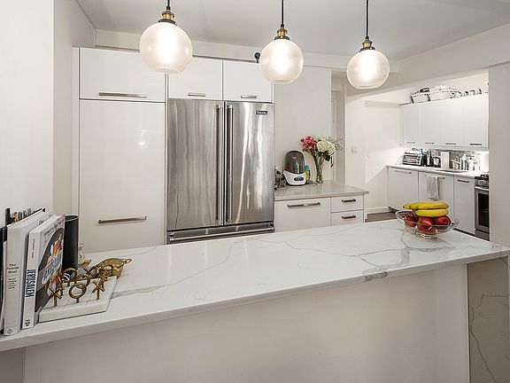 4th image of 408 W 57th St