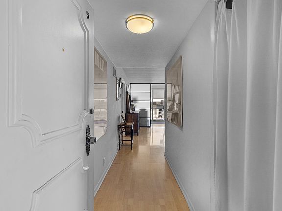 4th image of 324 N Louise St Unit 5