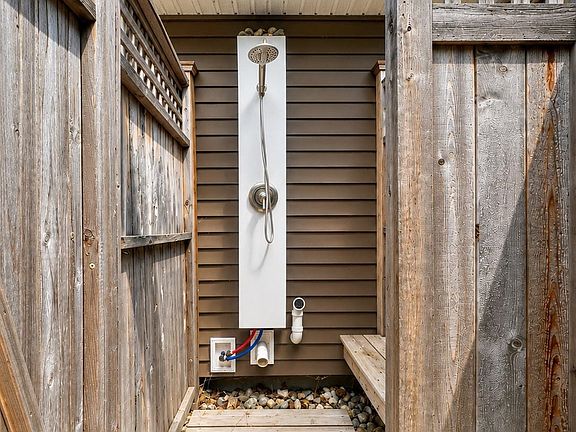 4th image of 20 Keene Avenue