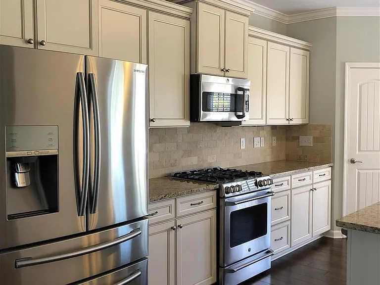 511 Old Mill Village Dr — Photo 2