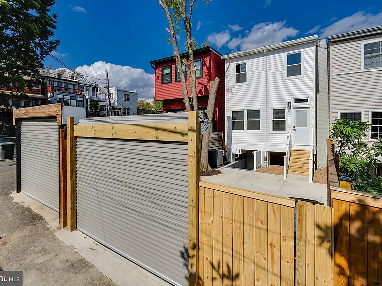 1323 Childress St NE — Photo 36