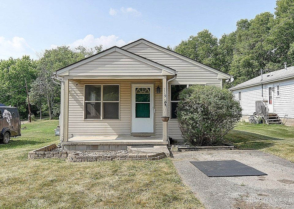 1st image of 719 Louis St