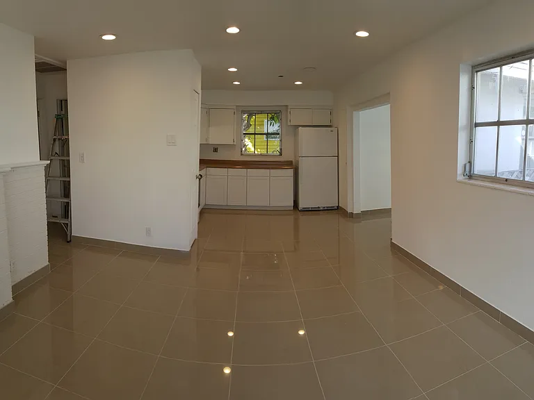323 Kenilworth Blvd — Photo 12