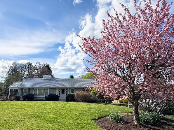 327 Dwyer Ln, Lewisburg, WV 24901