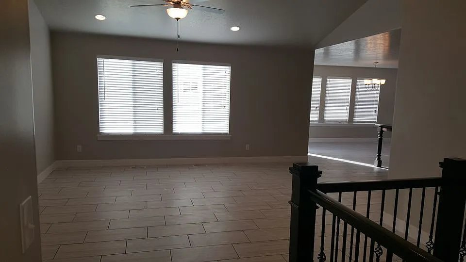 5 bed, 3350 sqft, $2,950 — Photo 3