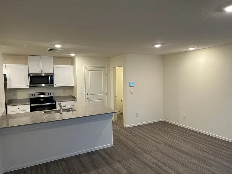 1902 Omaggio Vista St — Photo 4