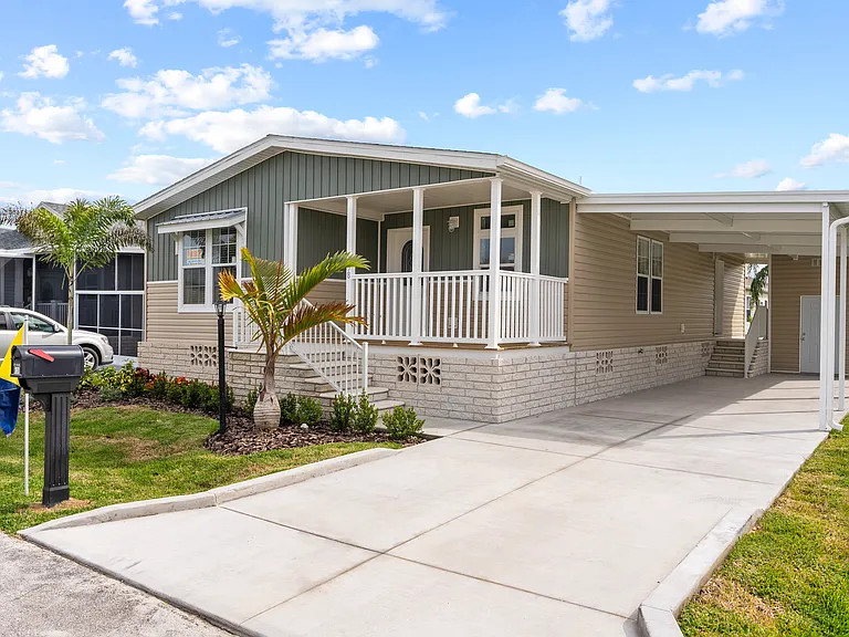 Royal Palm Village — Photo 34