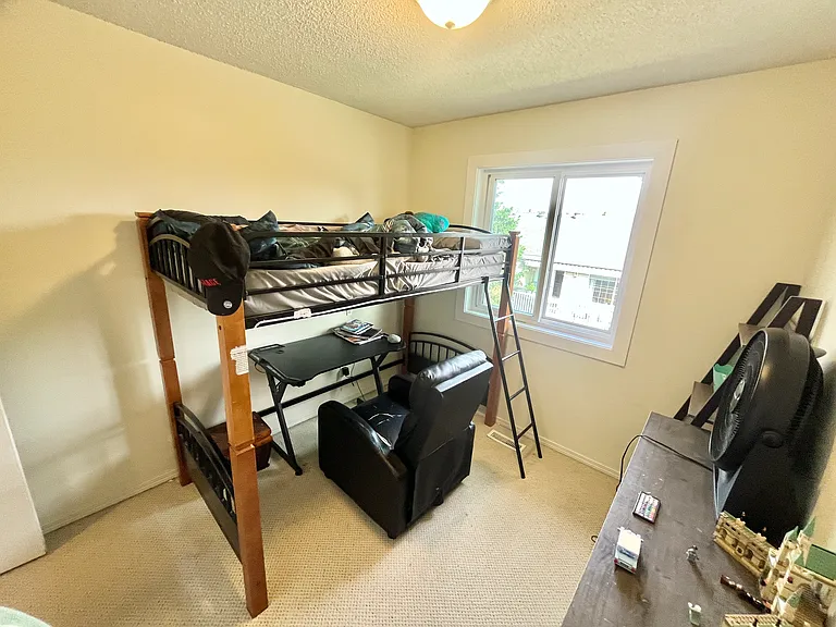 1033 Youville Dr W — Photo 22