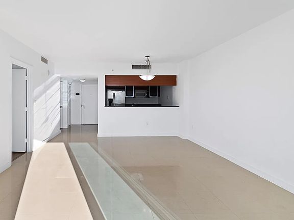 3rd image of 1800 N Bayshore Dr APT 2006