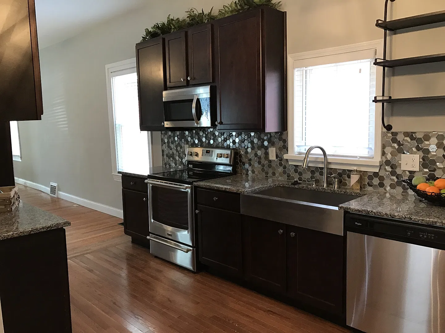 Large Renovated Home Located in the Heart of the Hill! — Photo 2
