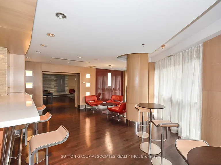 25 Carlton St #304 — Photo 20