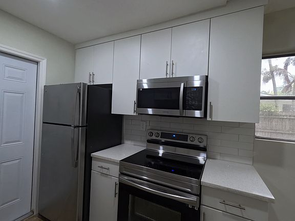 4th image of 813 SW 29th St APT 4