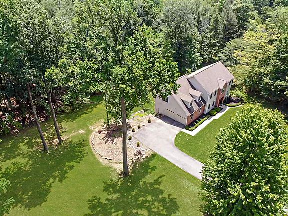 5th image of 437 Bay Berry Dr