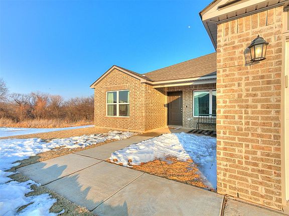 3rd image of 198 Fox Burrow Ln