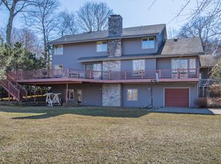 46 Round Hill Rd, Kinnelon, NJ 07405