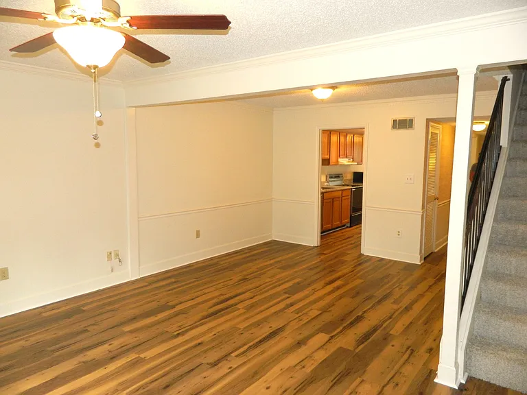 407 Folkstone Cir — Photo 10