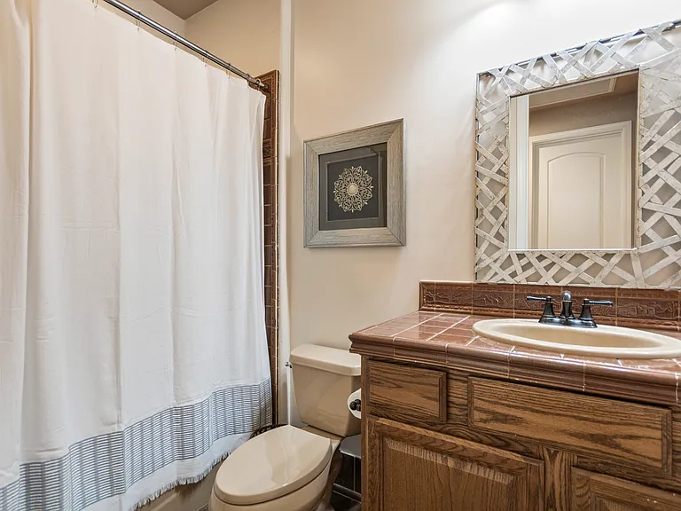 Bathroom shared by rooms 2 and 3.