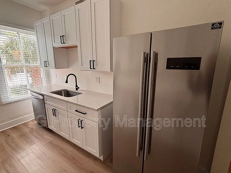 30 Sanford St #B — Photo 9