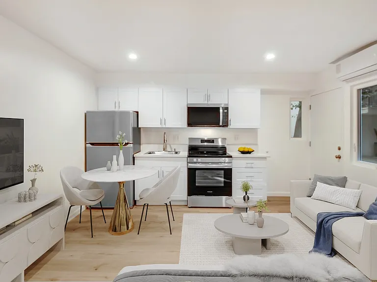 Bentley Avenue Apartments — Photo 18