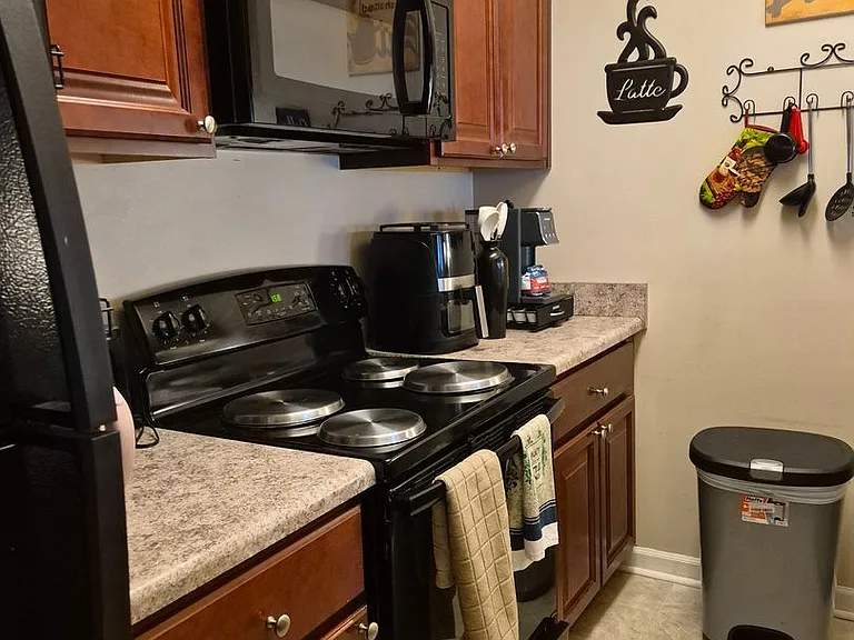 4694 Greenlaw Dr — Photo 7