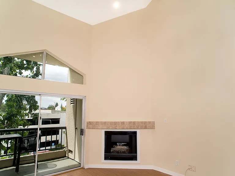 5500 Owensmouth Ave #329 — Photo 8