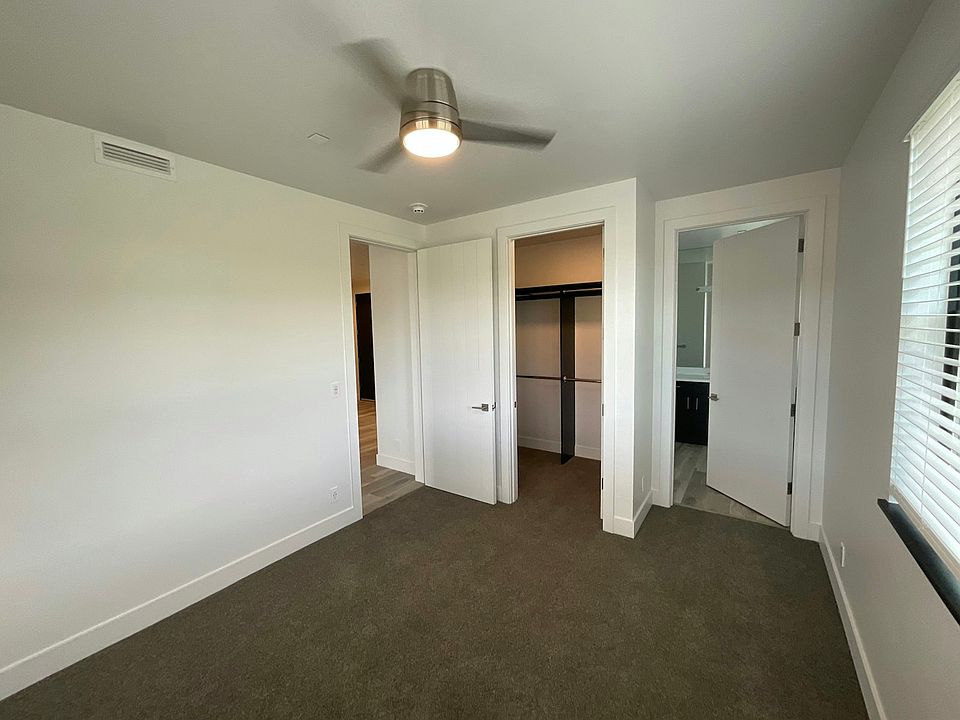 2nd image of 2051 Cross St #305