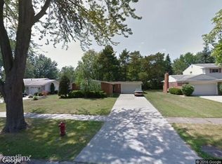 29573 Fall River Rd, Southfield, MI 48076