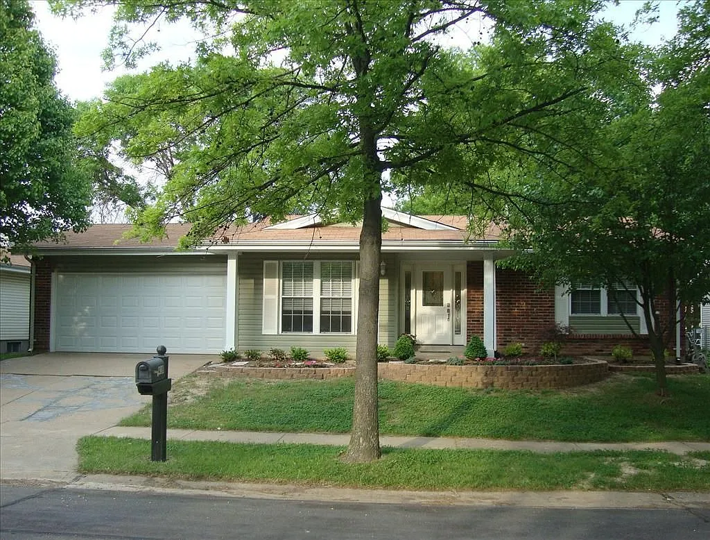 418 Westglen Village Dr photo 1