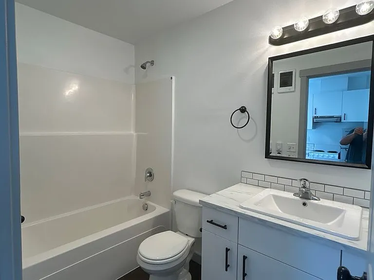 2800 SW 23rd St — Photo 11