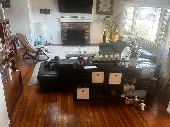 4th image of 4950 Campanile Dr