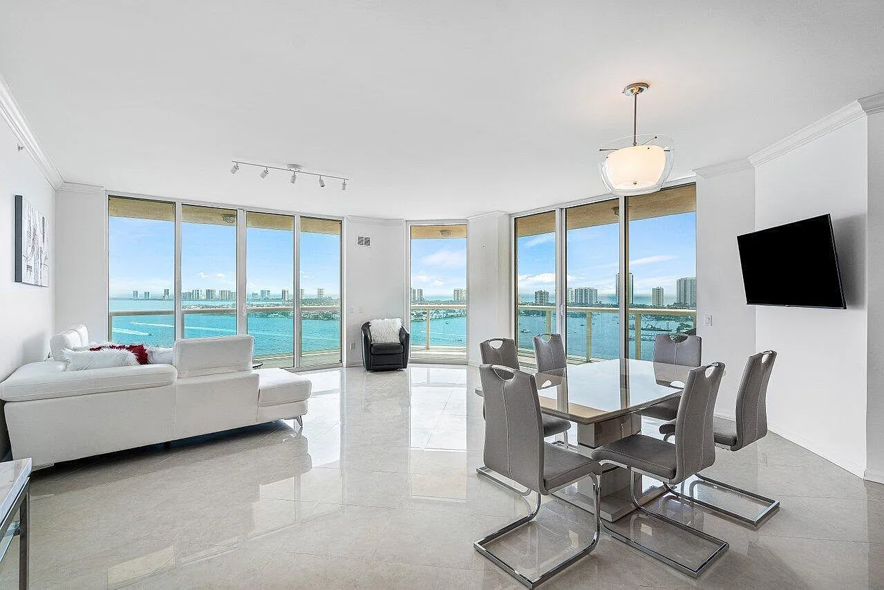 3 bed, 3.5 bath, 2287 sqft, $6,000 — Photo 4