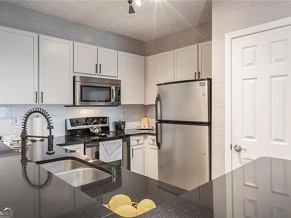 4th image of 1250 Parkwood Cir SE Unit 1206