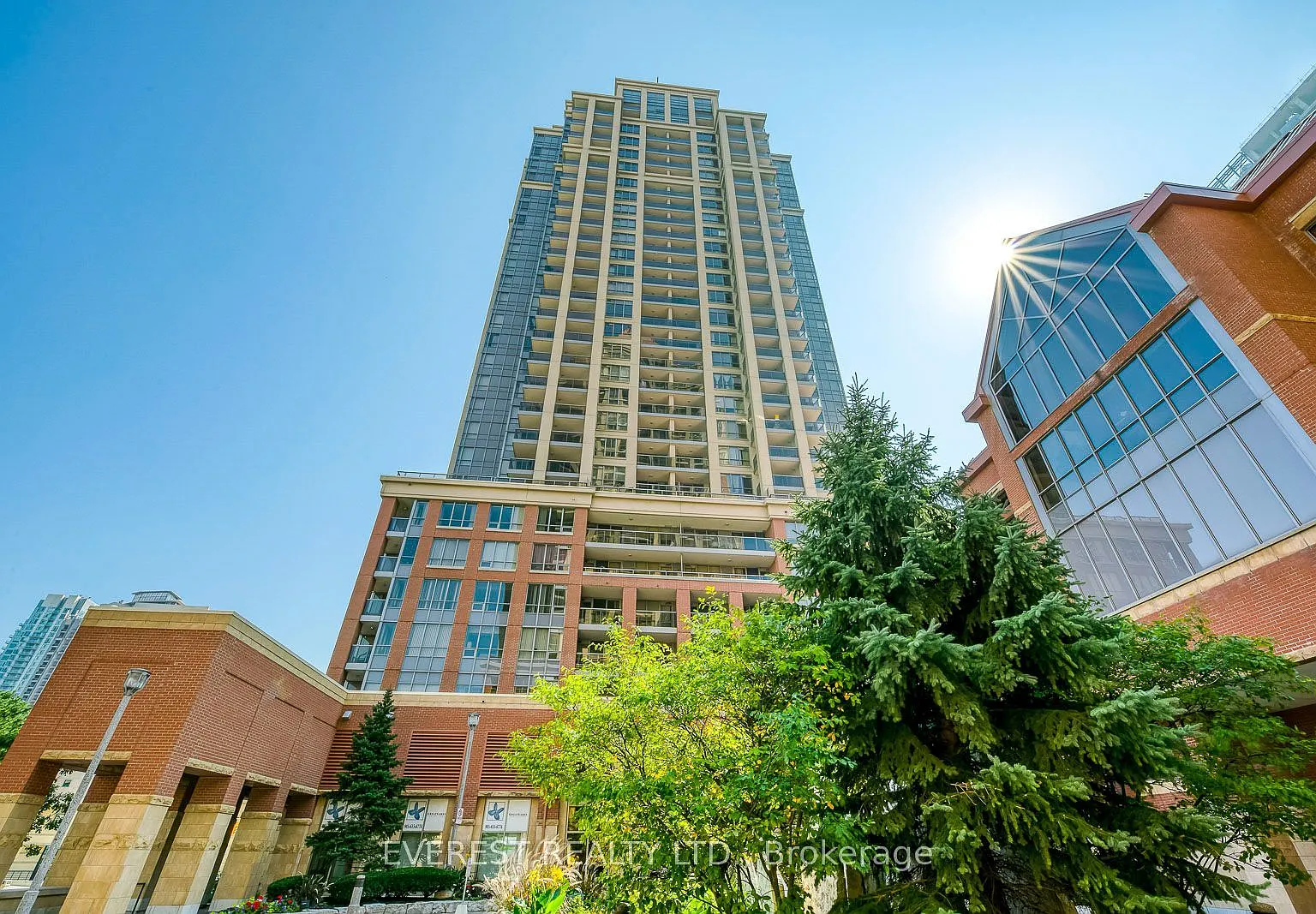 Capital Towers — Photo 2