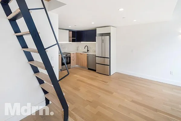 Rented by Mdrn Residential | media 15