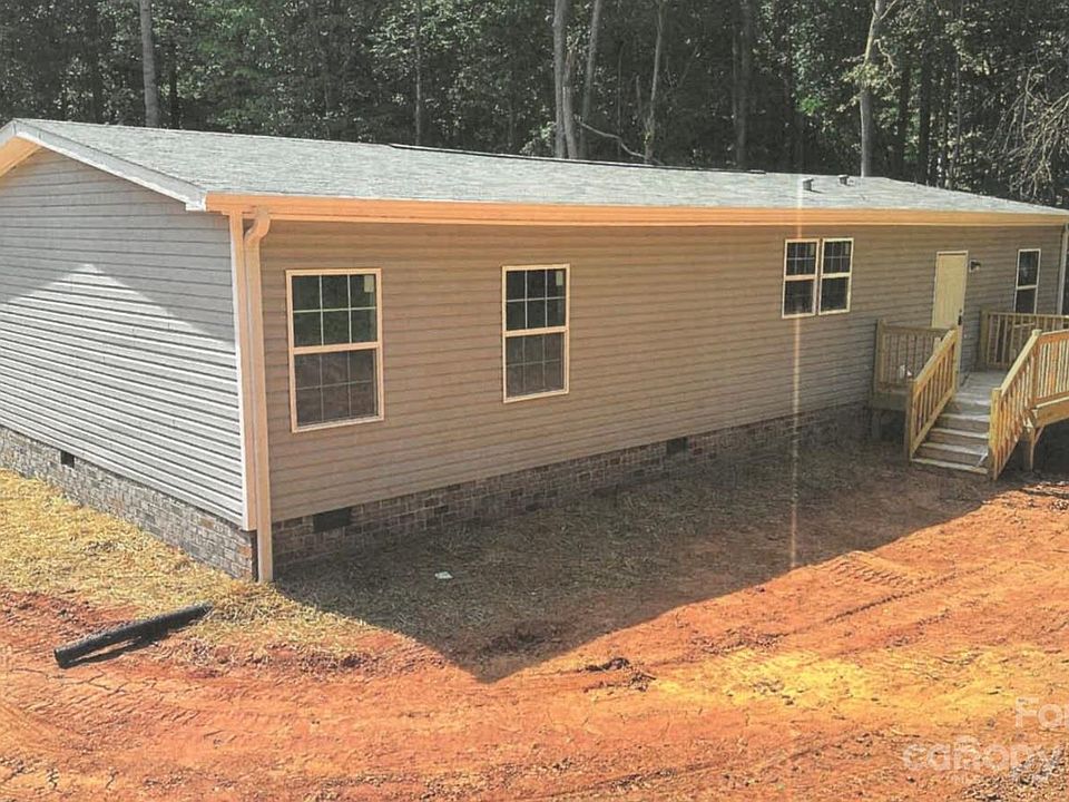 2nd image of 413 Twin Oaks Rd