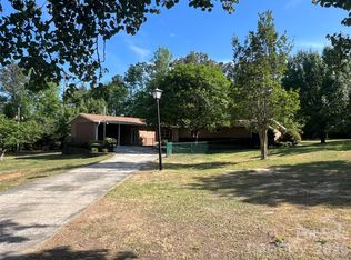 280 Raintree Rd, Great Falls, SC 29055