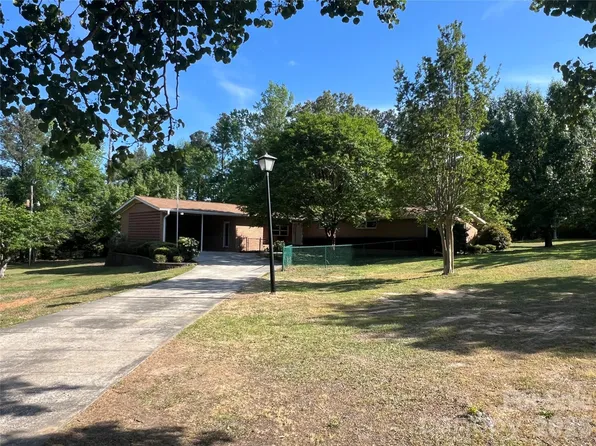 280 Raintree Rd, Great Falls, SC 29055