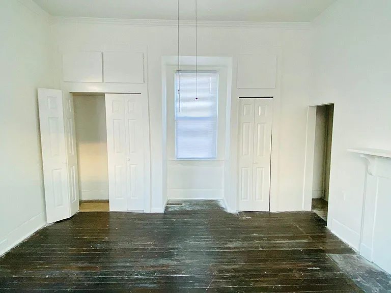 Master bedroom: 3 closets